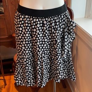 This skirt is as cute as a button😁